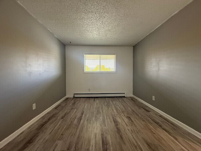 Building Photo - Fully renovated 1-bedroom condo in Norwood!