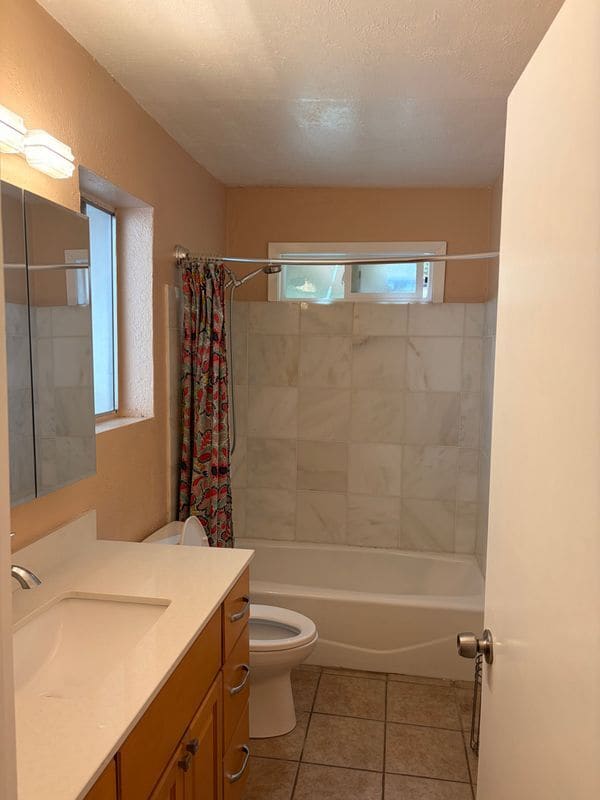 Building Photo - 407 Maple St