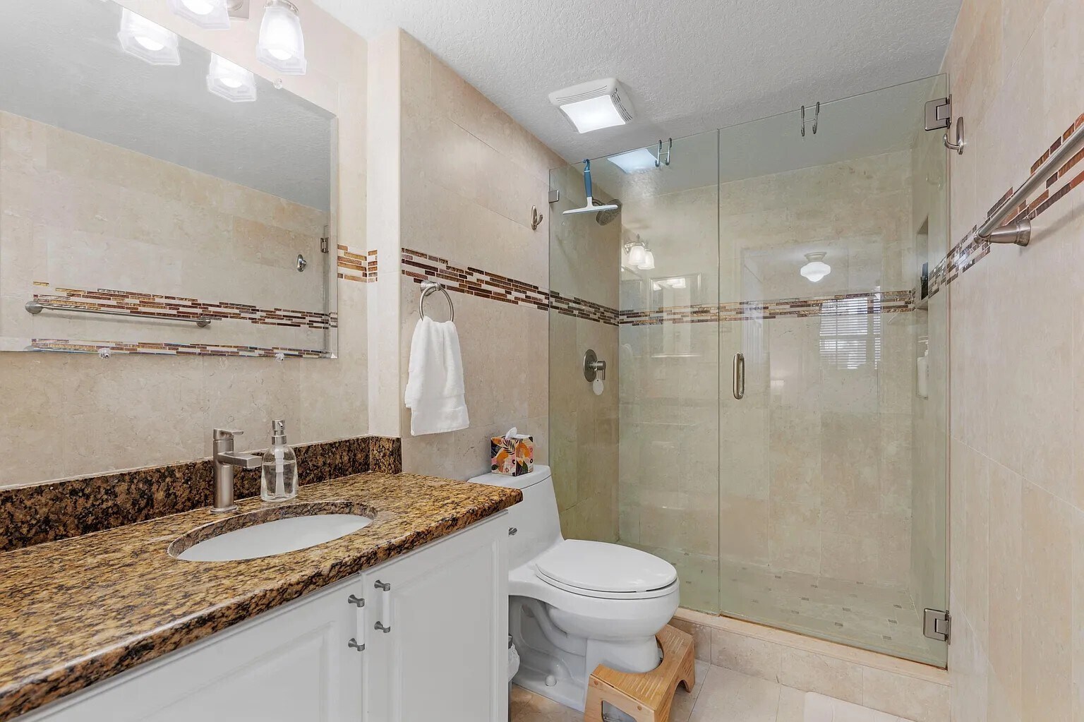 Primary bathroom - 1801 N Flagler Dr