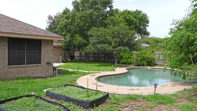 Building Photo - 2301 Anacua Cir