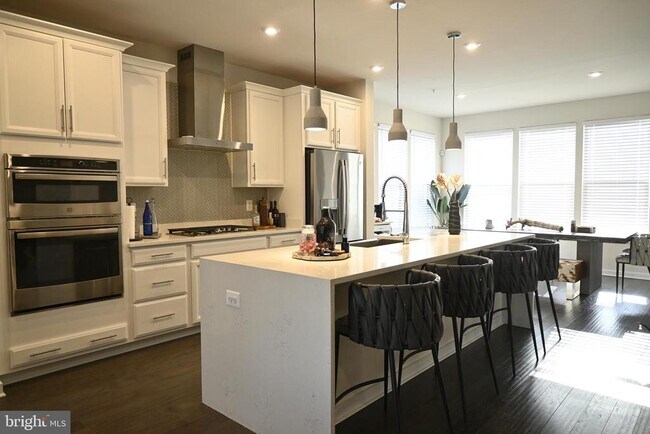 Building Photo - 2527 Emerald Branch Dr