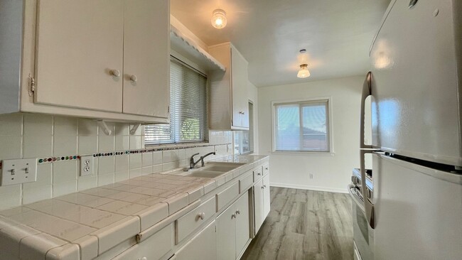 Building Photo - Stand-Alone 2 Bedroom Beach House, Single-Level with Garage