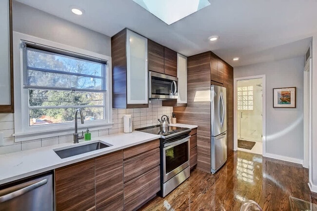 Building Photo - 510 Queens Rd