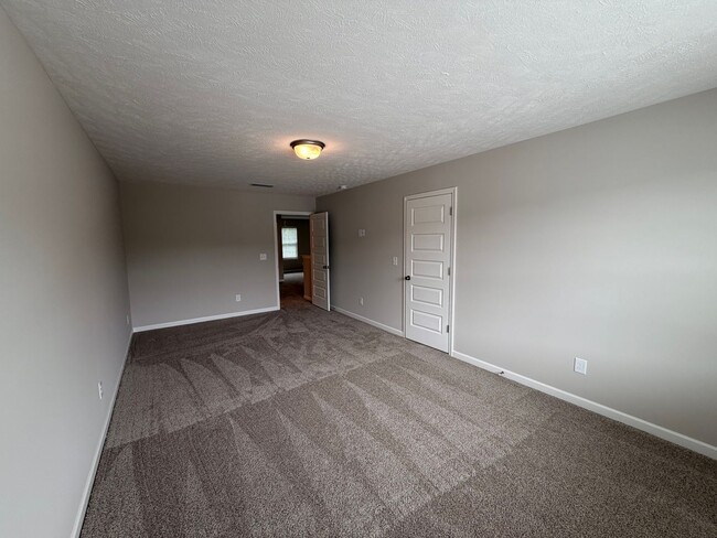 Building Photo - Brand New 4 Bed 3 Bath Townhome In Shelbyville