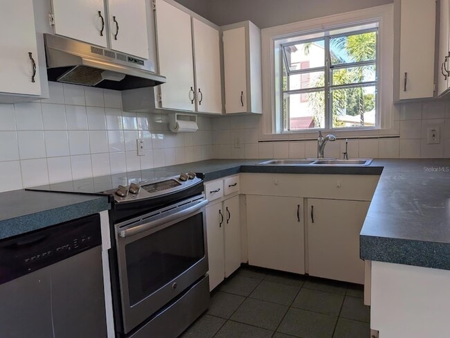 Building Photo - 145 29th Ave N