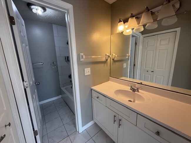 Building Photo - Charming two-bedroom, two-bathroom condo l...