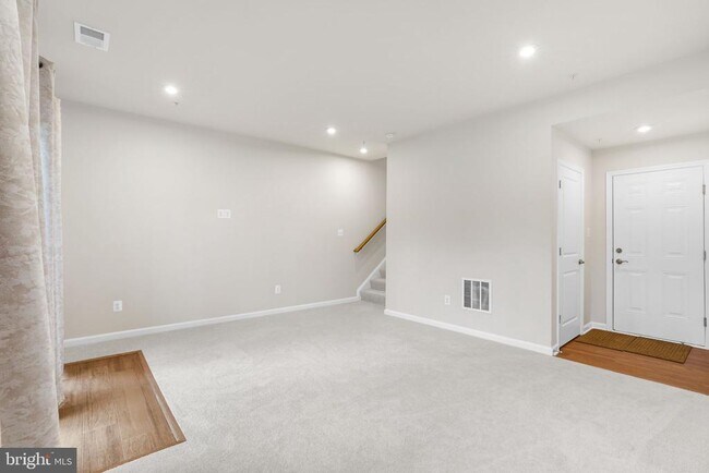 Building Photo - 3421 St Robin Ln