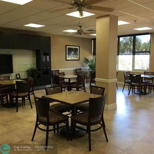 Building Photo - 305 N Pompano Beach Blvd
