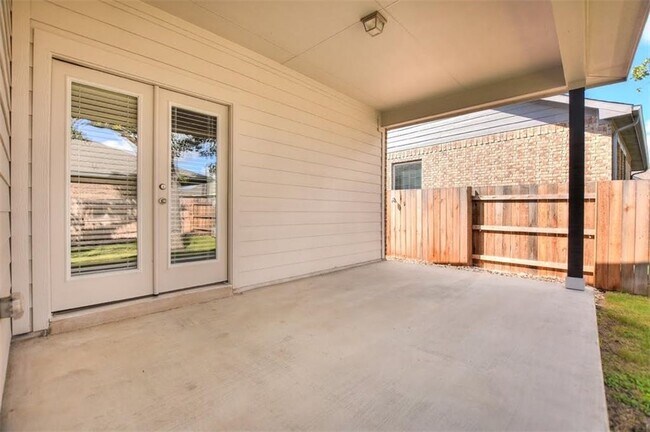 Building Photo - 704 Bonnet Blvd