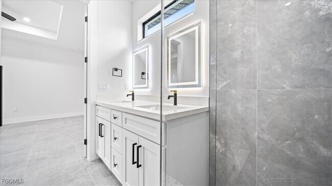 Building Photo - 4127 NW 36th Pl