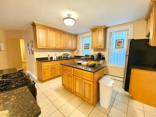 Building Photo - 8 Eldora St