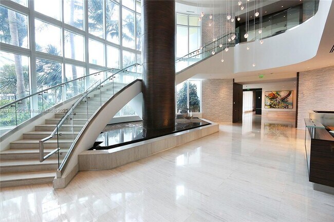 Building Photo - 100 South Pointe Dr