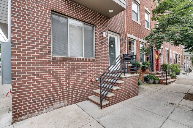 Building Photo - 917 S 18th St