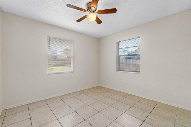 Building Photo - 4915 Gulfstream Rd