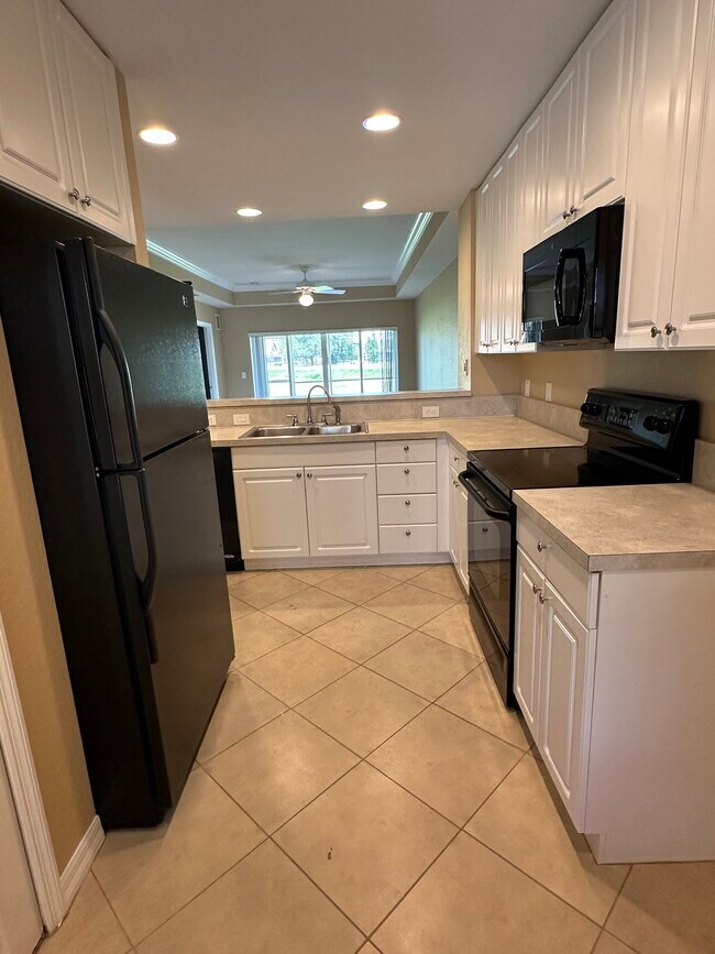 Building Photo - 1235 Saxony Cir