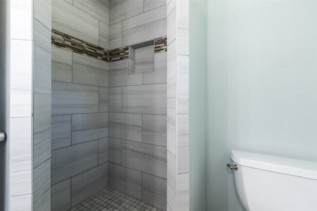 Building Photo - 5402 Sheraton Oaks Dr