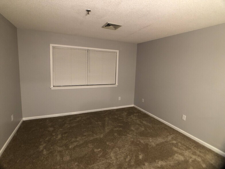 Building Photo - 108 Hunters Run Pl