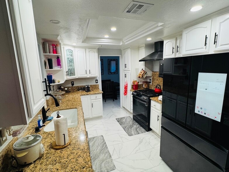 Building Photo - 13661 Kings Canyon Ct