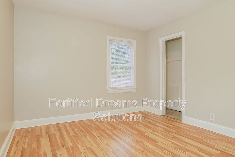 Building Photo - 421 E Twenty-Fourth St