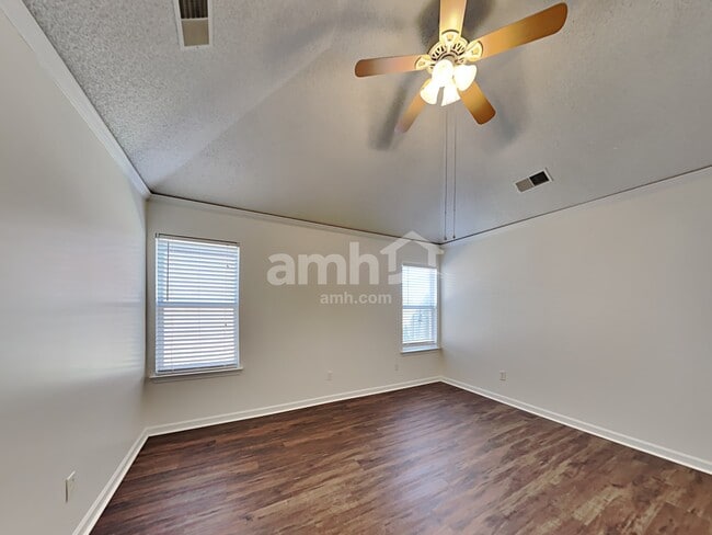 Building Photo - 1374 Siskin Dr