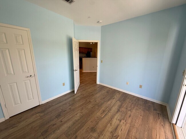 Building Photo - 2 Bedroom 1 Bath Condo at Concord West of the Ashley - Charleston