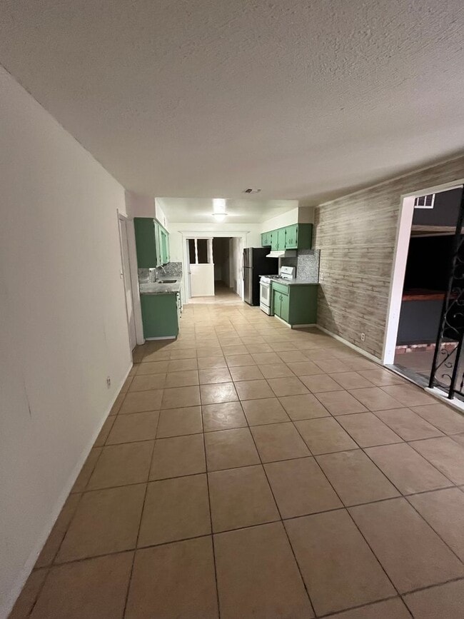 Building Photo - 427 N Santa Ana St