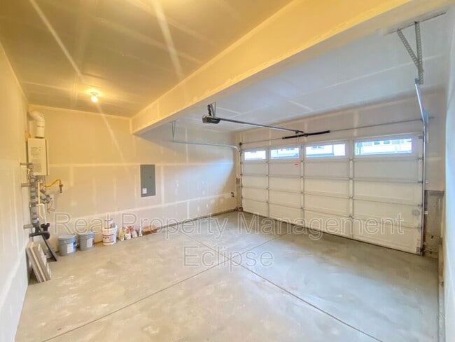 Building Photo - 7604 61st Dr NE