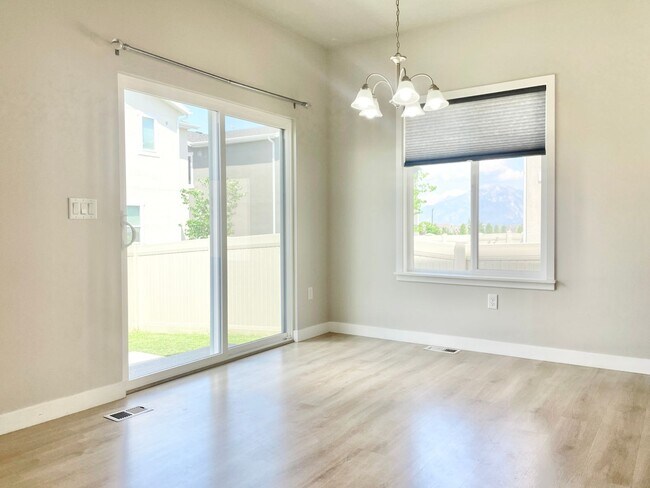 Building Photo - Modern Herriman Home at Big Bend Park!