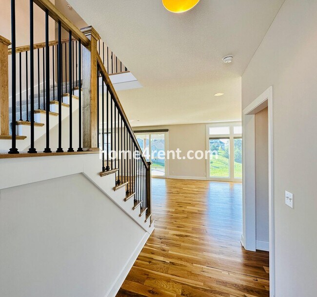 Building Photo - Exceptional Olathe Home in the Cedar Creek Subdivision w/ Wood Floors and a Finished Basment!
