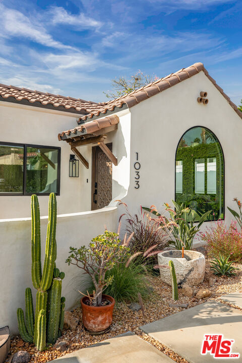 Building Photo - 1033 Havenhurst Dr