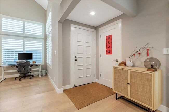 Building Photo - Hamilton Place Townhome