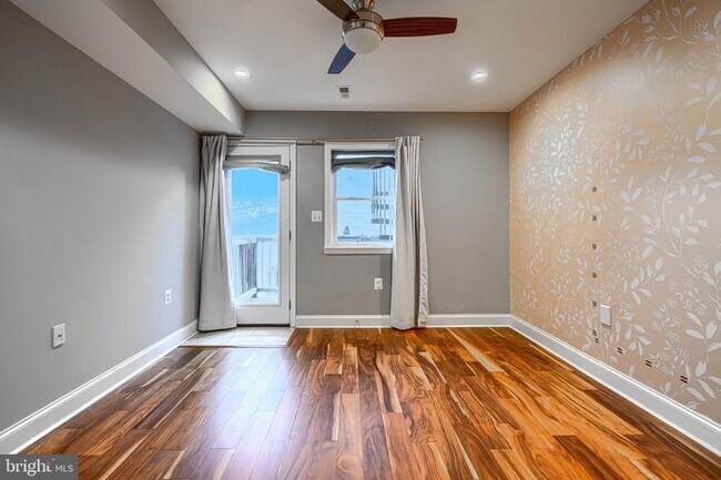 Building Photo - 1620 E Clement St