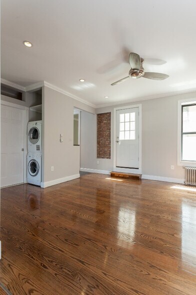 Building Photo - 326 E 100th St