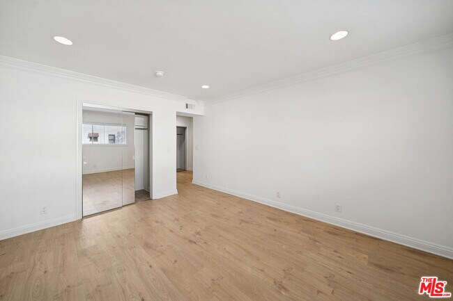 Building Photo - 133 N Swall Dr