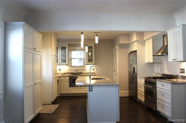 Building Photo - 115 E Lincoln St