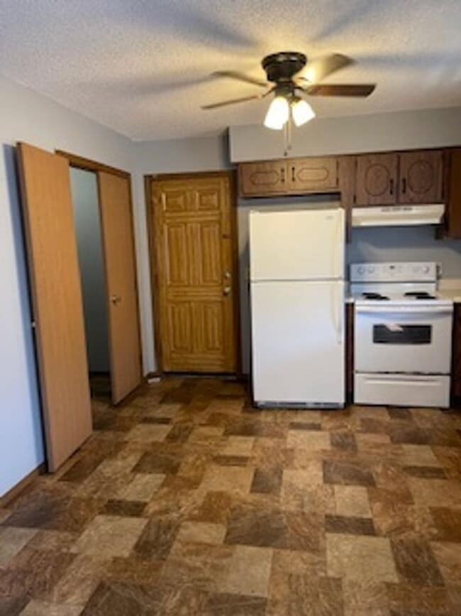 Building Photo - Great Duplex!