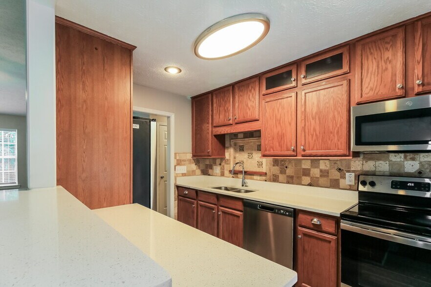 Building Photo - 505 Brewer Dr