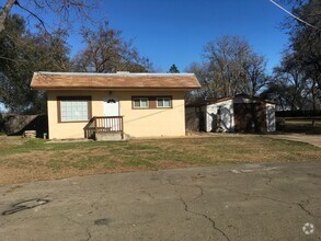 Building Photo - Cottage in a Country Setting