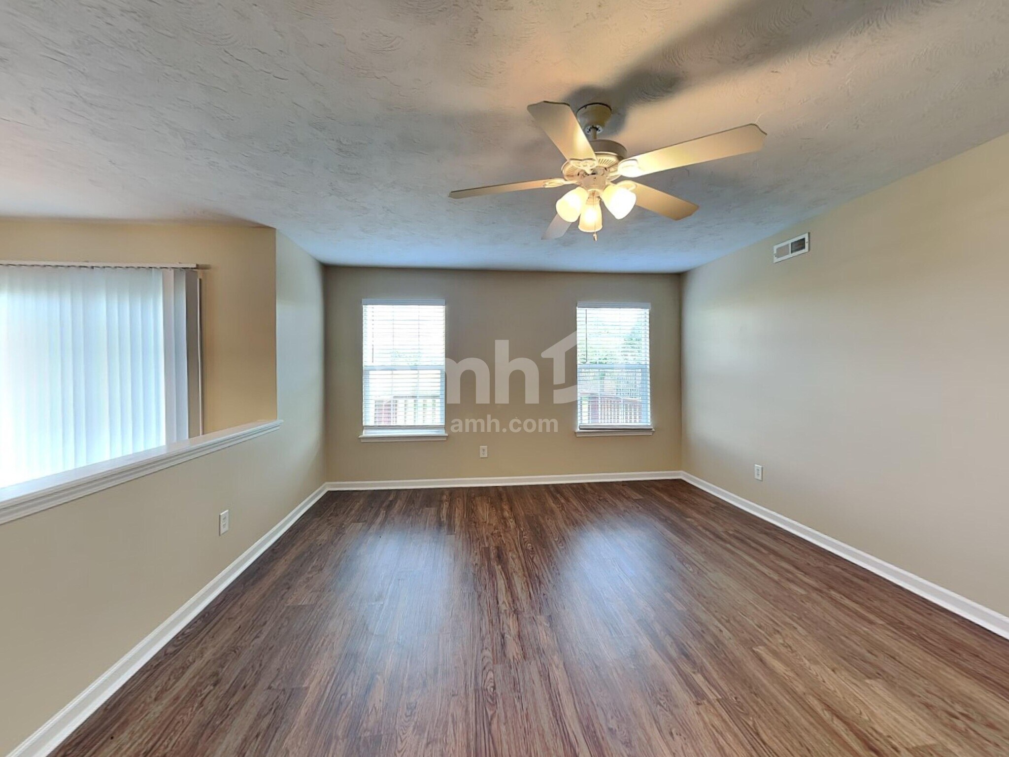 Building Photo - 717 Breakers Ln
