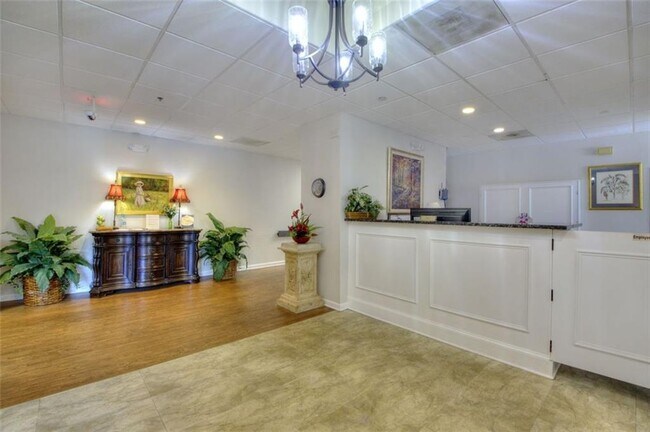 Building Photo - 475 Mount Vernon Hwy NE