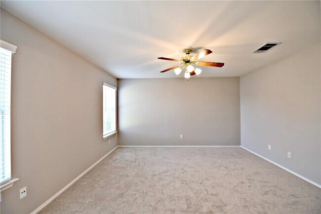 Building Photo - 510 Golden Gate Dr