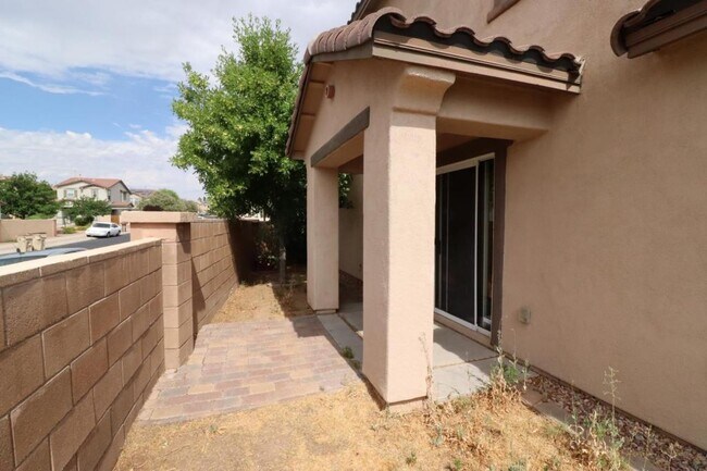 Building Photo - 342 W Paseo Celestial