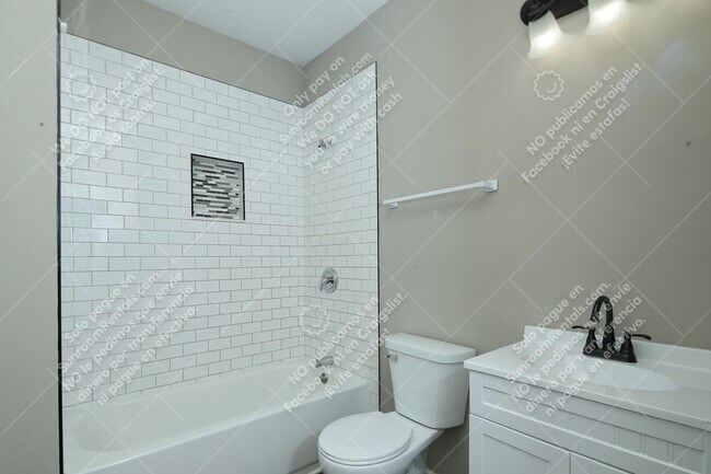 Building Photo - 330 N Randolph St A