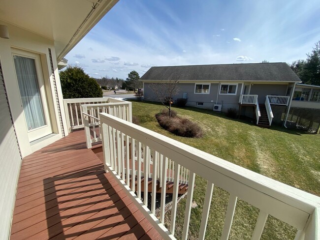 Building Photo - 3 Bedroom 2.5 Bathroom Condo in Williston