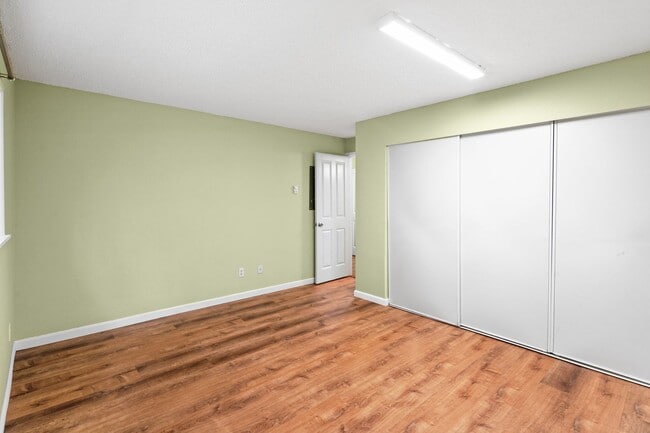 Building Photo - Ground floor 1 bed + bonus room in prime B...