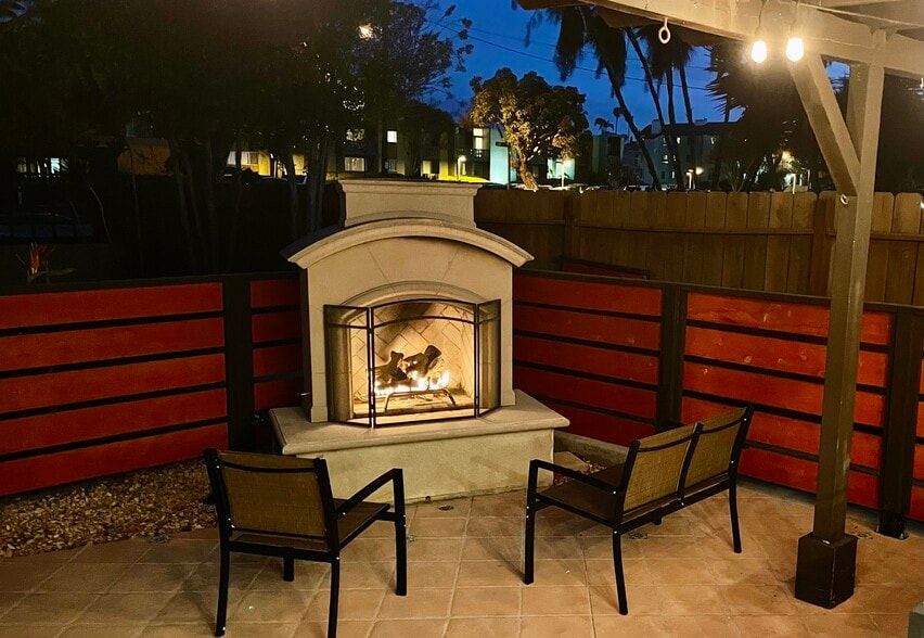 Building Photo - 2154 Oliver Ave