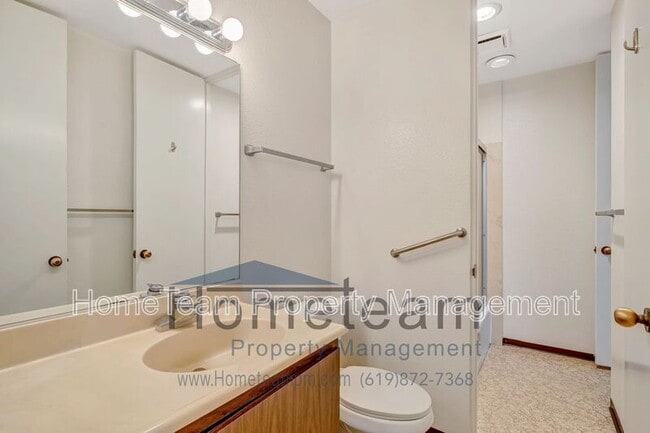 Building Photo - 2940 Lawrence St