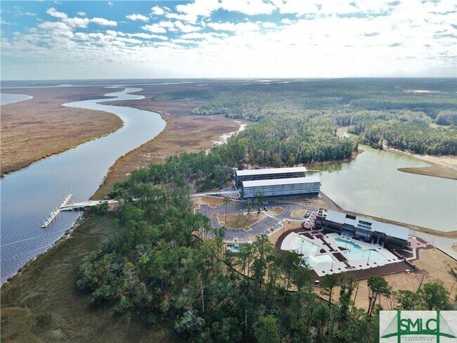 Building Photo - Townhouse with amenity packed neighborhood...