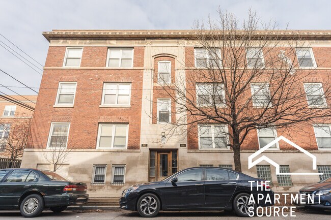 Building Photo - 1010 W Sunnyside Ave