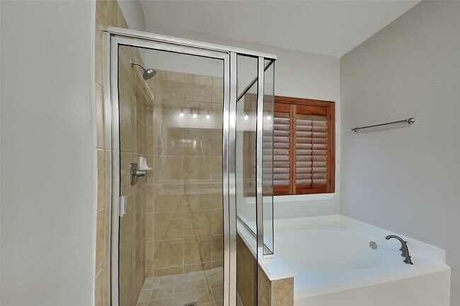 Building Photo - 20743 Oakhurst Park Dr